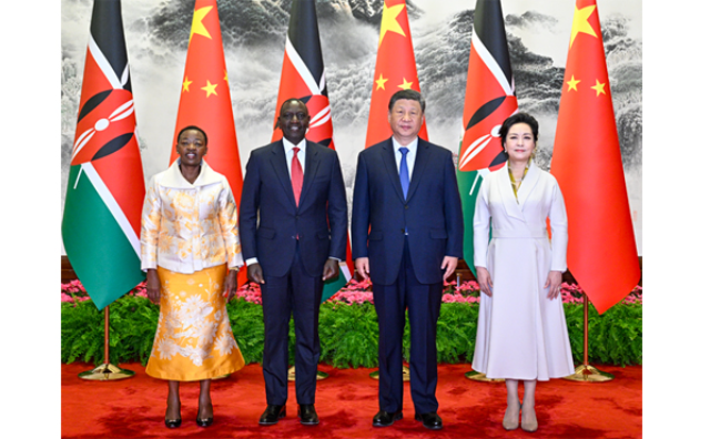 习近平同肯尼亚总统鲁托会谈
