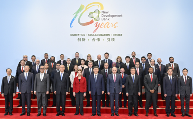习近平访问金砖国家新开发银行