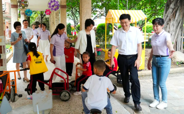 筑牢育人根基 擘画发展新篇——局领导深入局属幼儿院调研指导开学工作并慰问一线教师