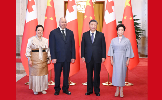 习近平会见汤加国王图普六世
